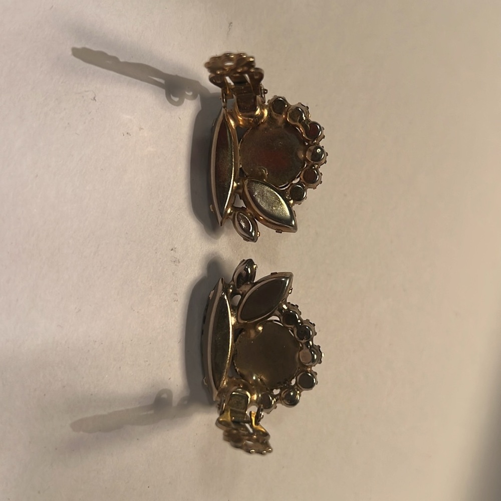 Vintage Weiss Brown Rhinestone Estate Gold Clip On Earrings - Picture 3 of 3